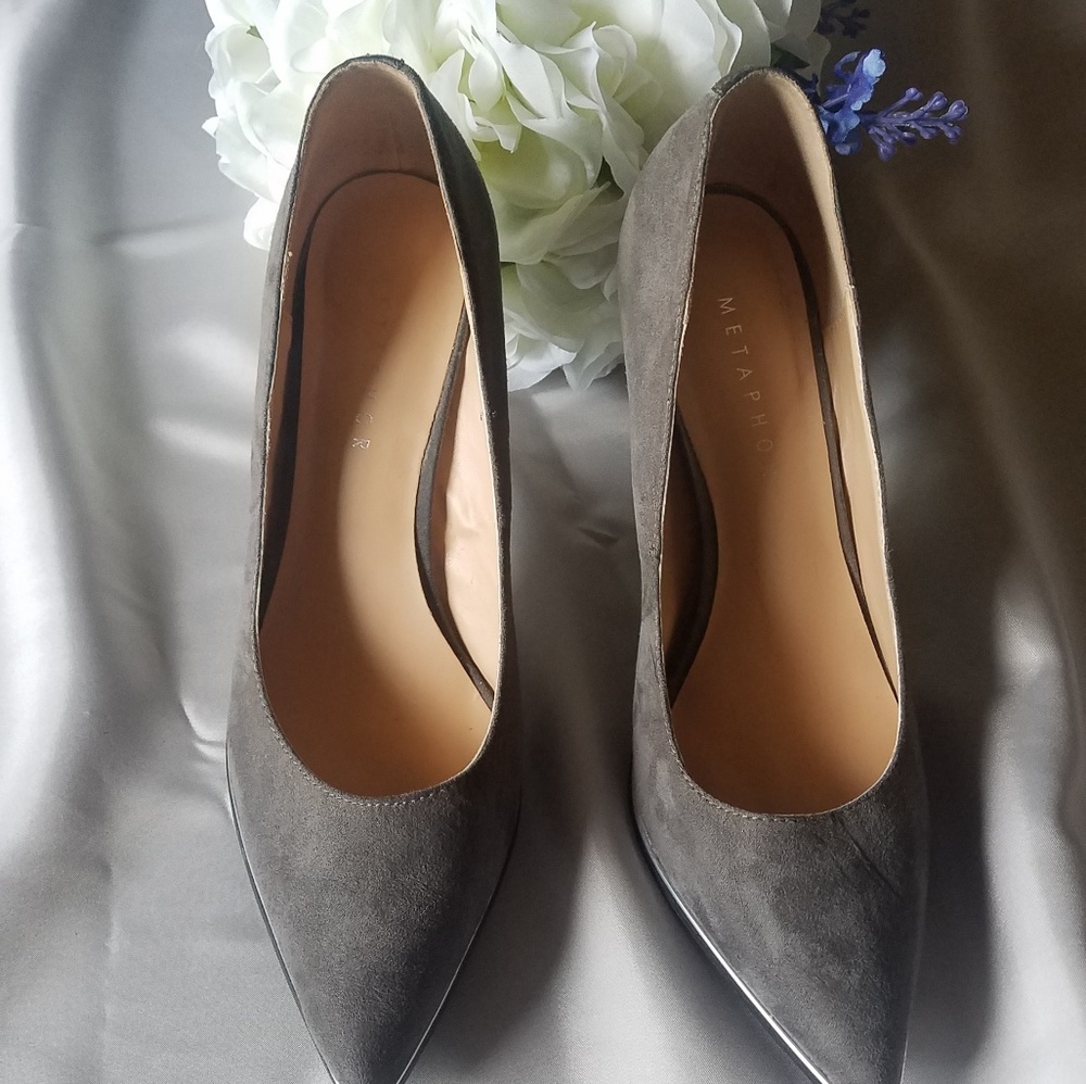 Metaphor Pumps